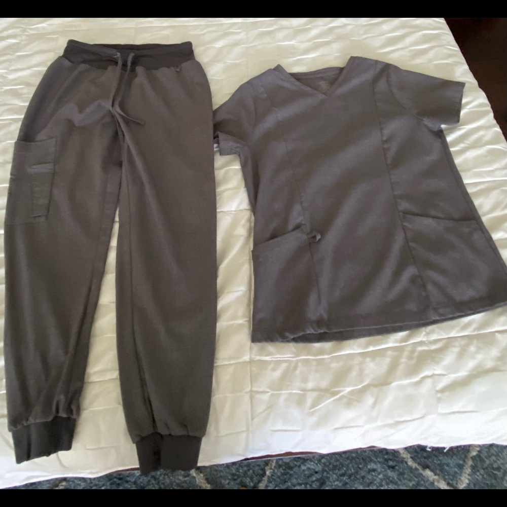 Women’s Cuddl Duds Scrub V neck top  size S, pants  SP, color Charcoal Heather
